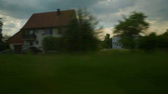 白天的时间出镇火车公路旅行侧窗口pov全景4k瑞士