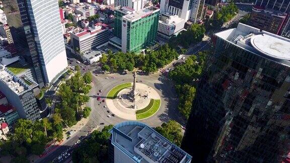独立天使在墨西哥城的空中
