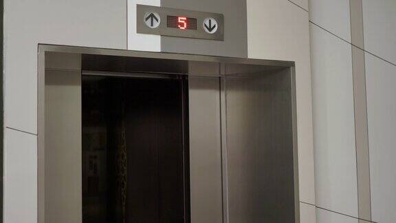 电梯停止服务