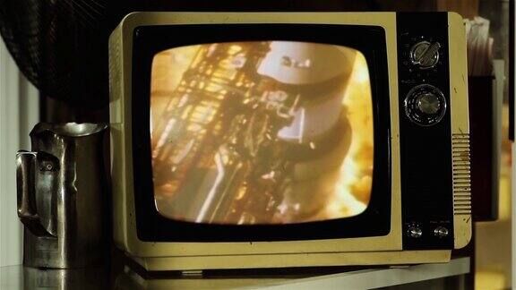 1969年阿波罗11号在复古电视上发射的彩色画面这段视频的元素由美国宇航局提供4k决议
