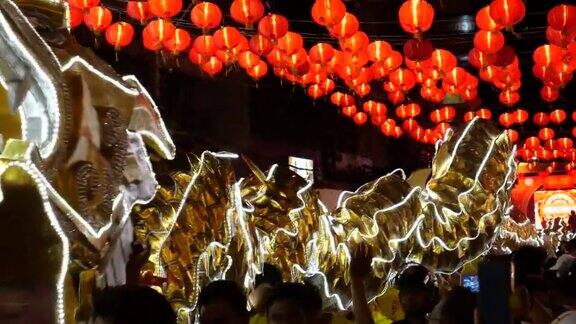舞龙庆祝中国农历新年