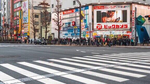 4K延时镜头:在东京秋叶原社区街道电子镇行人拥挤游客购物视频游戏动漫漫画