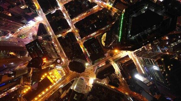 夜间灯光照亮香港市景市中心交通街道俯视图4k