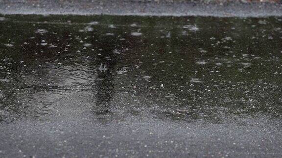 大雨滂沱