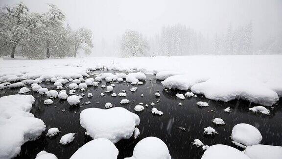 优山美地国家公园的雪景