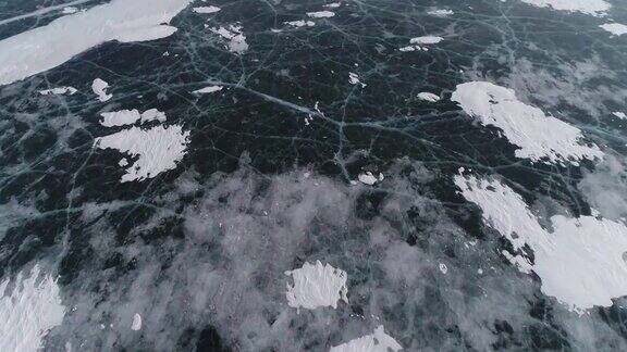 贝加尔湖冰冻的浮冰冰小丘奥尔洪岛布里亚特(