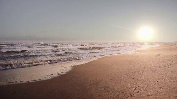 日出和大海