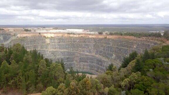 澳大利亚西南部的绿丛锂矿