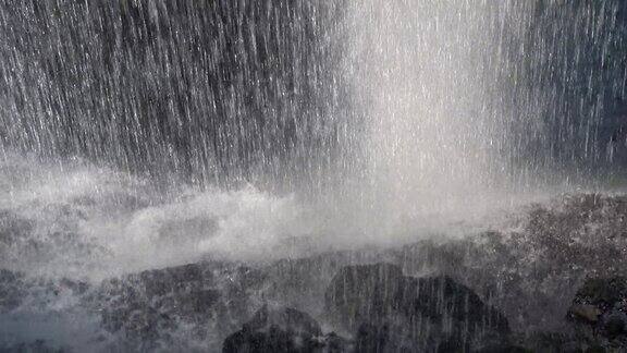 中北瀑布位于俄勒冈州银瀑州立公园