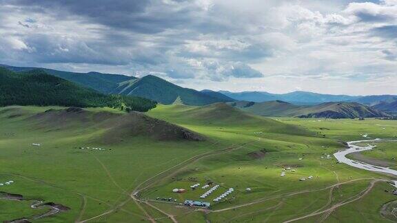 蒙古包鸟瞰图在草原在蒙古