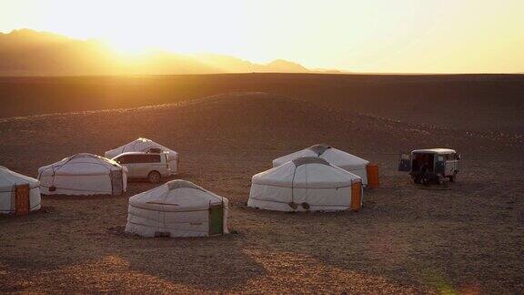 戈壁的一个蒙古部落村庄