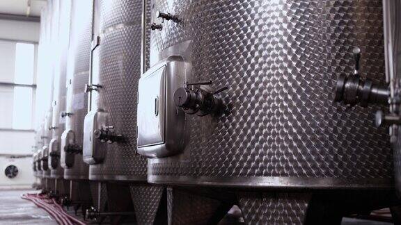 葡萄酒生产使用大容量不锈钢发酵罐