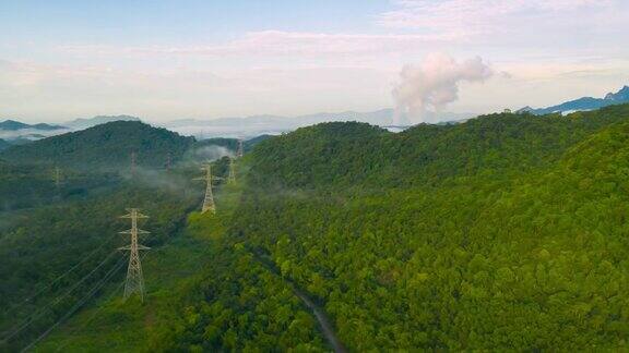 早晨翻山越岭