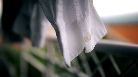 洗衣衬衫的袖子在室外风干过场干燥
