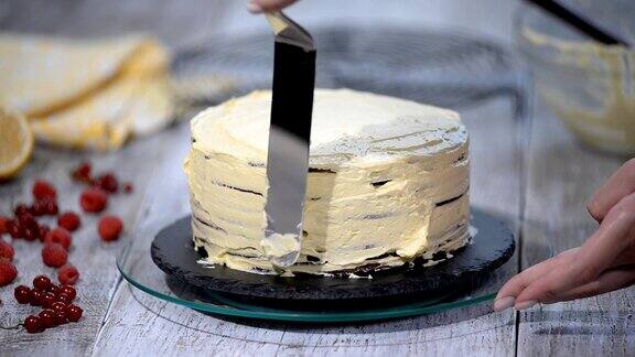 糕点师做蛋糕