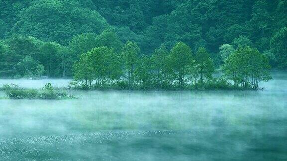 秋本湖的黎明