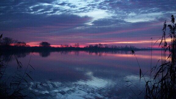 湖上的夕阳
