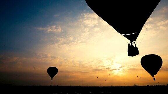 热气球在美丽的日出