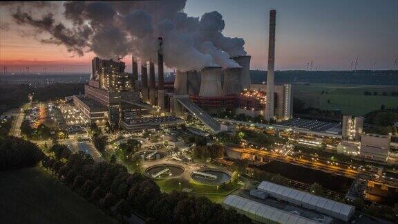 现代燃煤电厂鸟瞰图