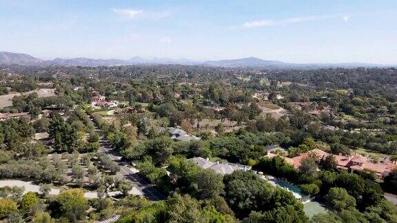 鸟瞰图的圣塔菲农场富裕的社区在圣地亚哥县加利福尼亚美国