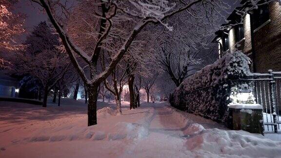 小区积雪庭院