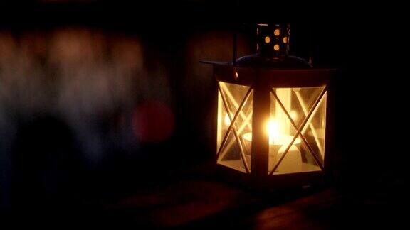 日落时分的湖边码头浪漫的蜡烛和灯笼