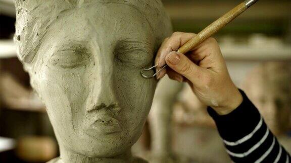 雕塑家造型雕塑调整脸部细节