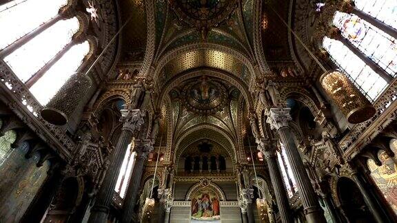 电影倾斜拍摄的法国里昂巴黎圣母院大教堂