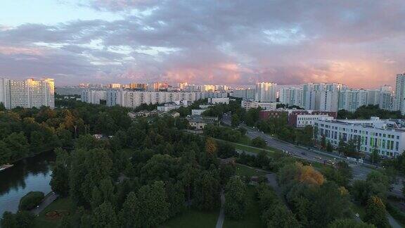 莫斯科的UsadbaVorontsovo和Obruchevsky区