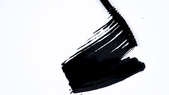 黑色线条笔刷笔画的素材元素覆盖动画手刮睫毛膏与黑色墨水为下三分之一和过渡
