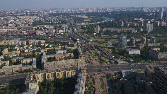 俄罗斯晴天莫斯科交通街道航拍全景4k