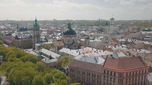 里沃夫乌克兰空中城市利沃夫乌克兰老城的全景图多米尼加