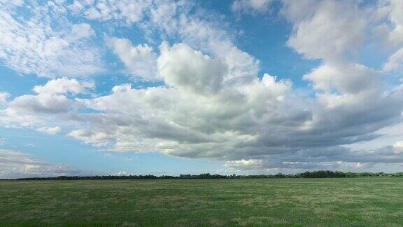 时光流逝天空、云朵、草地