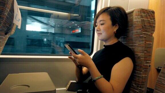 中国北京高铁中的女性