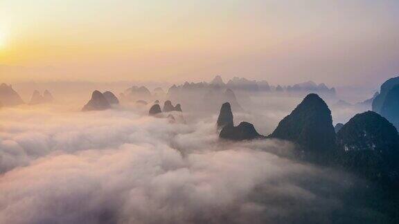 空中拍摄的桂林云山雾景