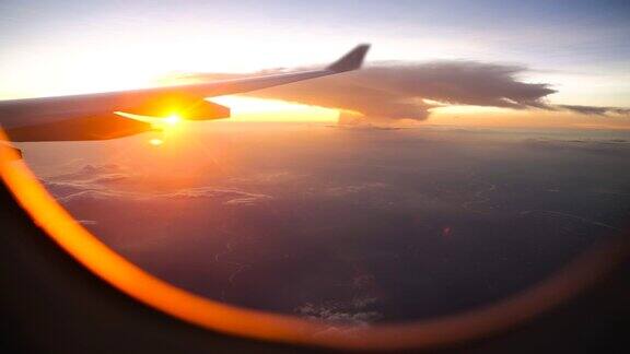 透过飞机窗口观看壮观的河流、蘑菇云和日落