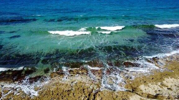 地中海清澈的海水无人机视角