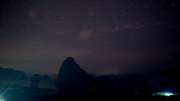 夜晚的天空和移动的星星SametNang社泰国攀雅
