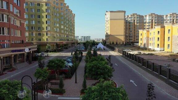 SofiyevskayaBorshchagovka基辅地区乌克兰2020年9月:村舍和公寓楼的鸟瞰图城市附近的私营部门