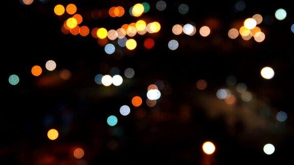 泰国曼谷的城市灯光在夜晚变得模糊