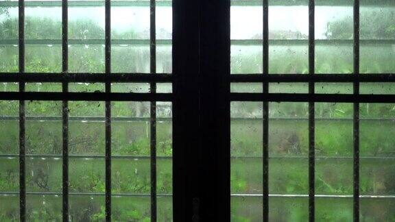 雨滴与窗户