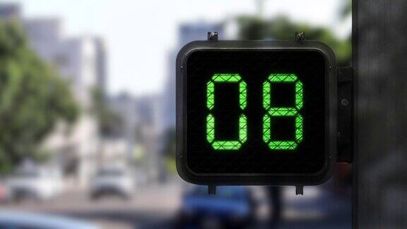 中镜头的步行信号与绿色显示因为它显示了15秒倒计时与交通在背景