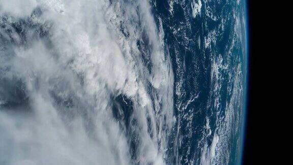 从国际空间站上看到的地球从太空观察美丽的地球美国宇航局延时从太空拍摄地球这段视频由美国宇航局提供