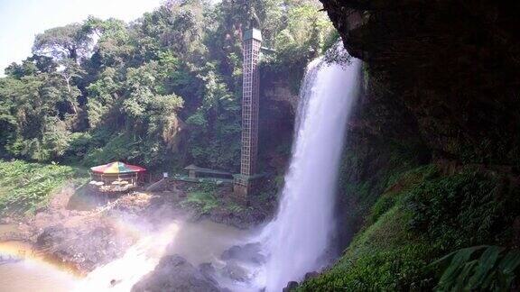 宏伟的丹布里瀑布附近的包loc市越南