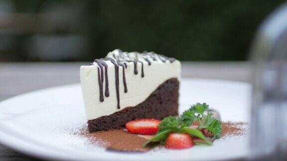 草莓白巧克力蛋糕