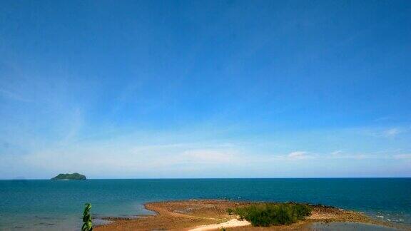 广阔的大海和天空