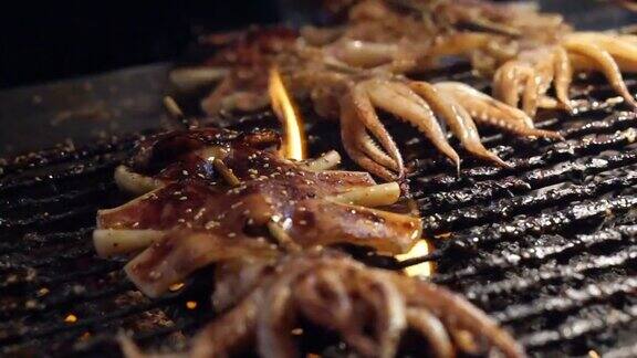 视频火焰烤木炭鱿鱼台湾夜市街头小吃