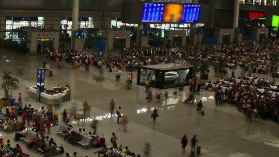拥挤的中国火车站