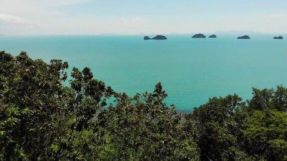 五姐妹岛在平静的水面上风景迷人绿树成荫水深平静苏梅岛泰国休闲旅游度假度假度假理念鸟瞰全景无人机俯视图