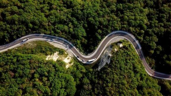 空中鸟瞰图山路蜿蜒